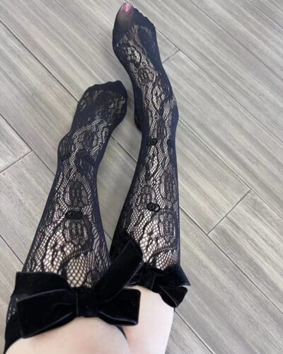 Jennie 22B White Lace Knee-High Socks – Bow Tie Lolita JK Style Velvet Logo Socks
